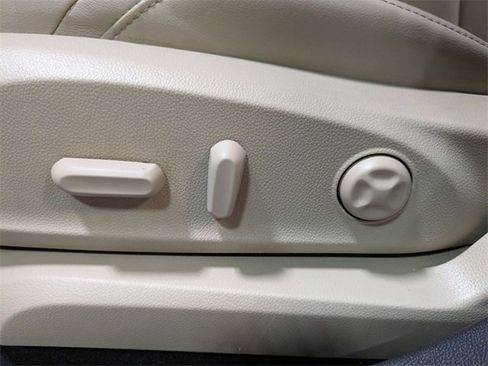 Used 2018 Buick Envision Essence image 13