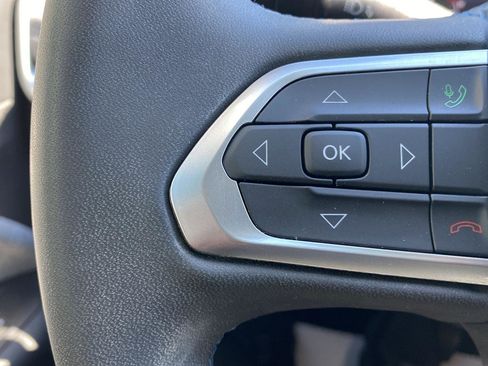 Certified 2022 Jeep Compass Latitude image 16