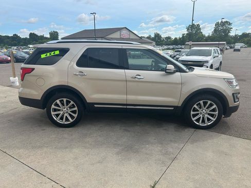 Used 2017 Ford Explorer Limited w/ Equipment Group 301A AWD/4WD image 4