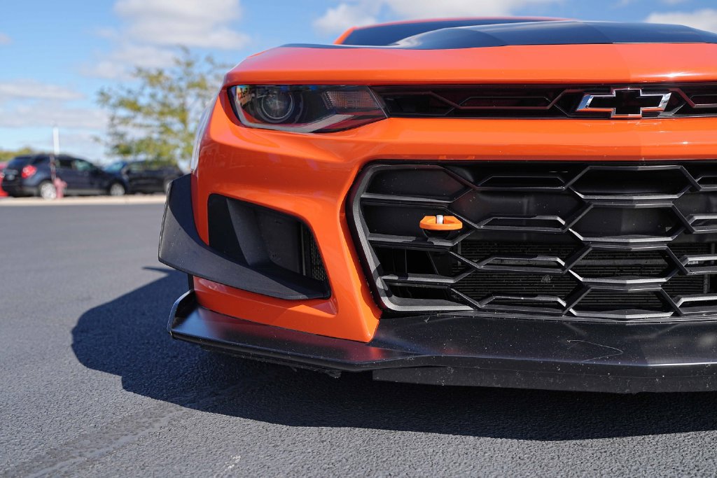Used 2019 Chevrolet Camaro ZL1 RWD image 4