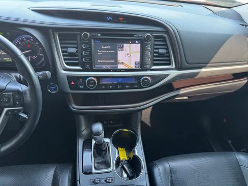 Used 2019 Toyota Highlander Limited Platinum w/ Carpet Mat Package (TMS) AWD/4WD image 27