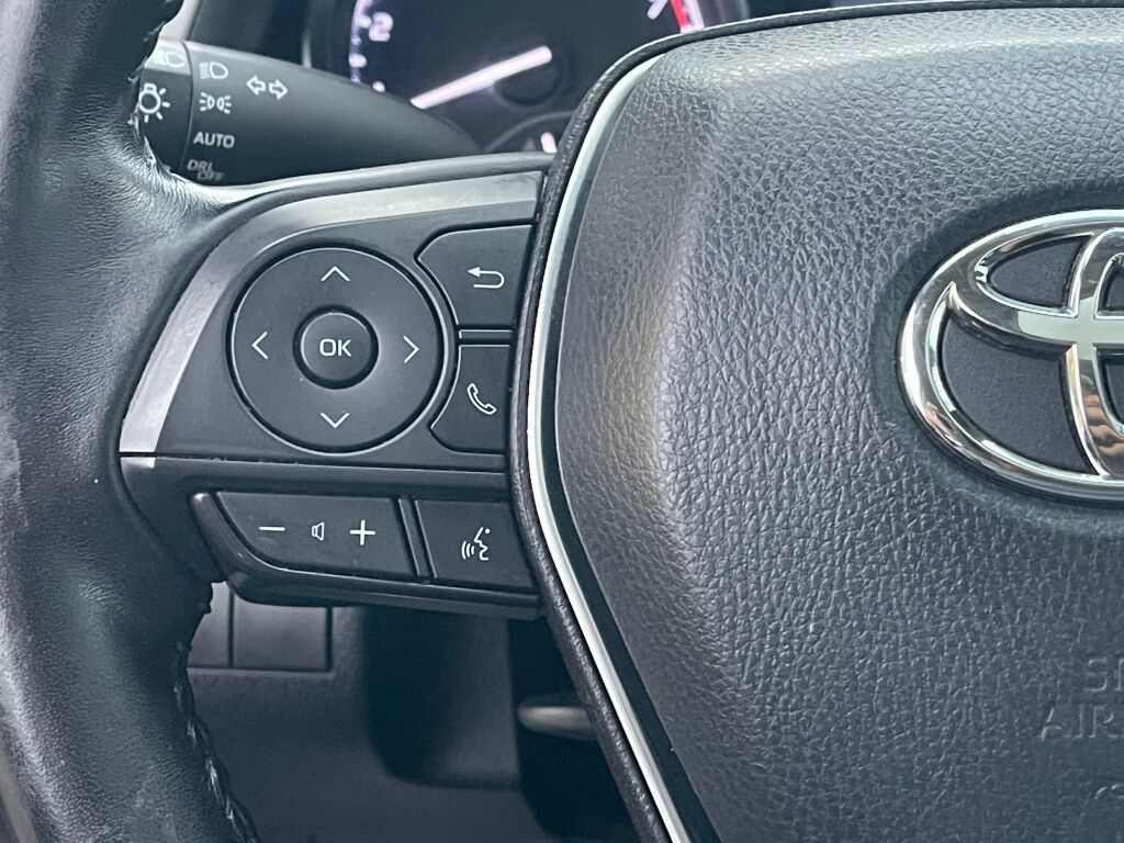 Used 2020 Toyota Camry SE FWD image 16