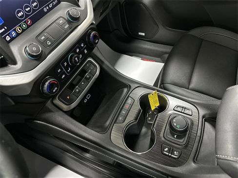Used 2023 GMC Acadia SLT w/ Preferred Package image 14