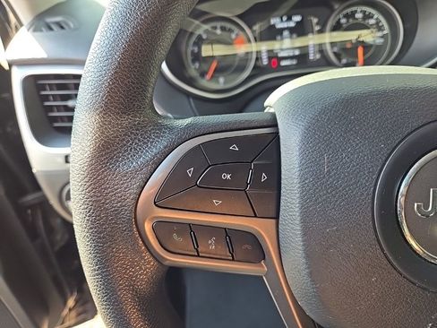 Used 2019 Jeep Cherokee Latitude w/ Popular Appearance Group image 22