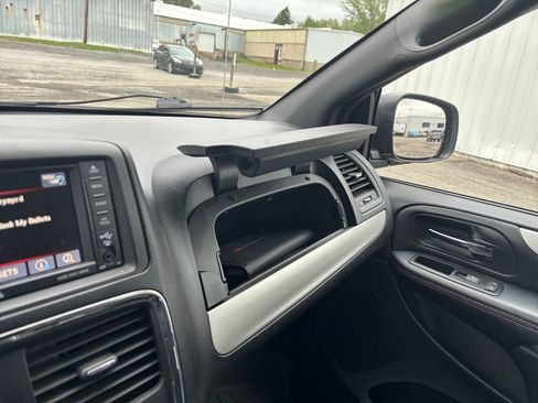 Used 2015 Dodge Grand Caravan R/T w/ Driver Convenience Group FWD image 24