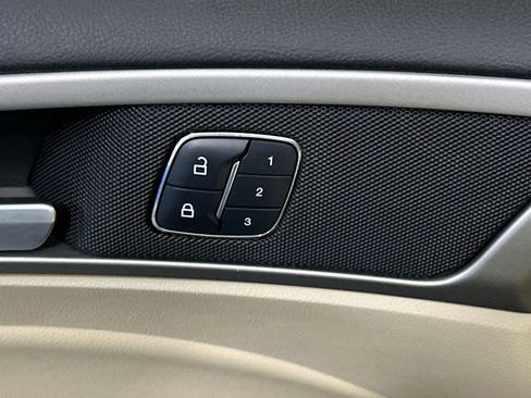 Used 2016 Ford Fusion SE w/ Equipment Group 202A image 17