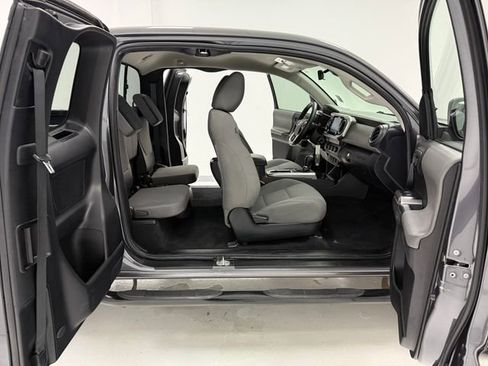 Used 2022 Toyota Tacoma SR5 w/ SR5 Appearance Package (SM) AWD/4WD image 31