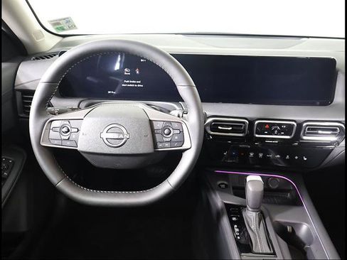 Used 2026 Nissan Sentra SV w/ SV Convenience Package FWD image 8