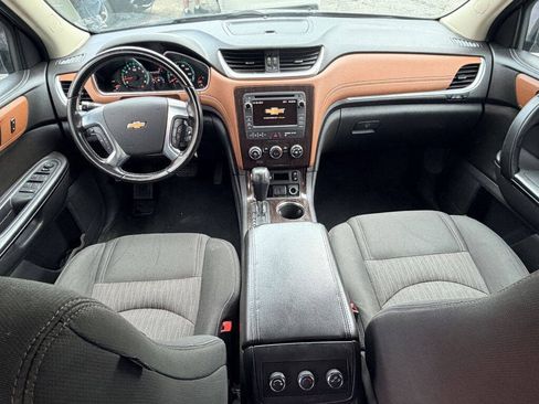 Used 2017 Chevrolet Traverse LT w/ Style and Technology Package FWD image 10