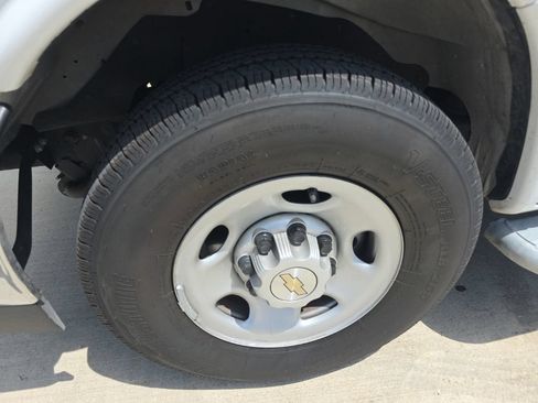 Used 2025 Chevrolet Express 2500 w/ Driver Convenience Package RWD image 2