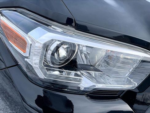 Certified 2019 Toyota Tacoma Limited image 26