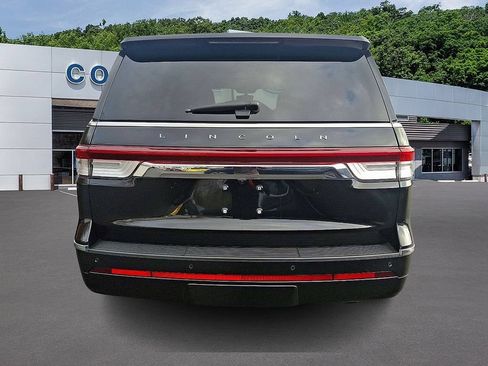 Used 2022 Lincoln Navigator Reserve AWD/4WD image 5