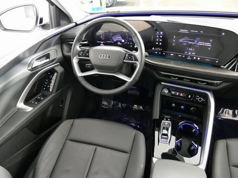 Certified 2025 Audi Q5 Premium w/ Convenience Package image 23