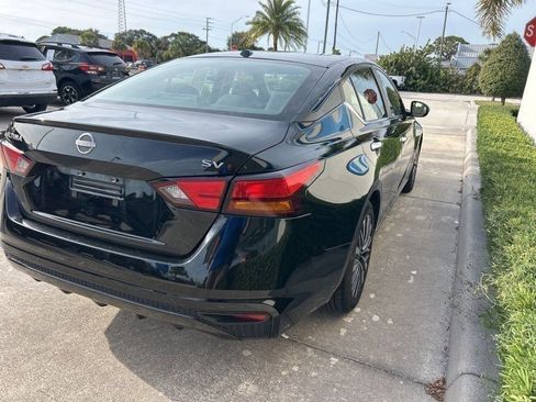 Used 2024 Nissan Altima 2.5 SV image 7