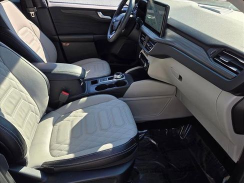 Certified 2024 Ford Escape SE w/ PHEV Premium Package image 20