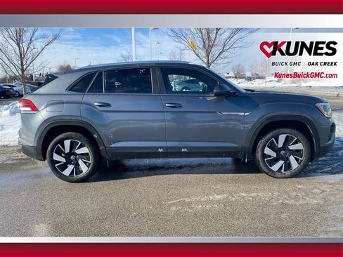 Used 2024 Volkswagen Atlas Cross Sport SE image 4