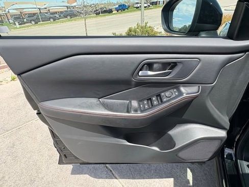 Used 2025 Nissan Rogue SV AWD/4WD image 9