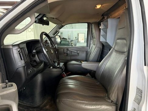 Used 2021 Chevrolet Express 3500 Extended w/ Driver Convenience Package RWD image 9