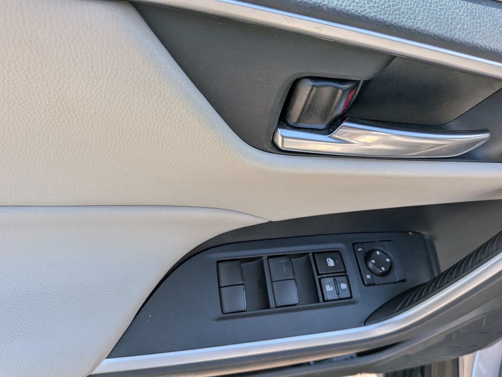 Used 2021 Toyota RAV4 XLE FWD image 10