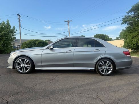 Used 2015 Mercedes-Benz E 350 4MATIC Sedan image 4