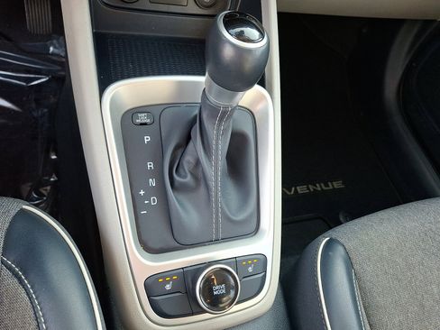 Certified 2021 Hyundai Venue w/ Cargo Package image 22