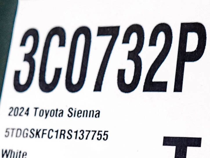 Used 2024 Toyota Sienna XSE AWD/4WD image 31