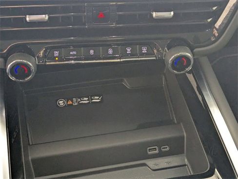 Used 2025 Chevrolet Tahoe High Country image 24