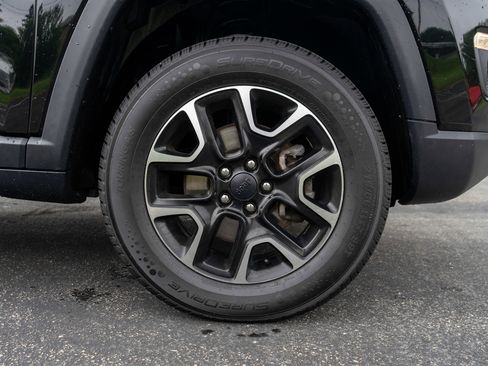 Used 2019 Jeep Compass Trailhawk w/ Cold Weather Group AWD/4WD image 10