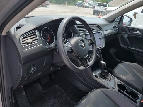 Used 2020 Volkswagen Tiguan SE w/ Panoramic Sunroof Package FWD image 20