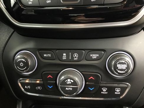 Used 2022 Jeep Cherokee Limited w/ Trailer Tow Group AWD/4WD image 29