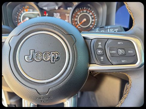 Used 2025 Jeep Wrangler Unlimited Sahara AWD/4WD image 21