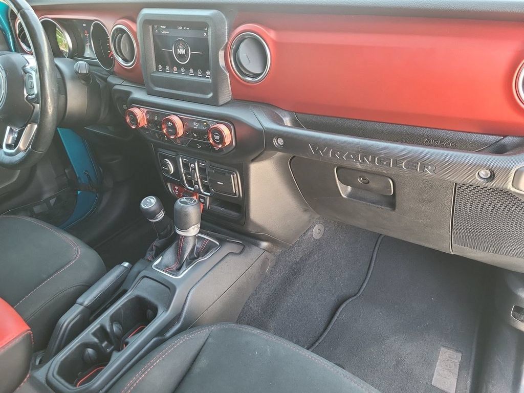 Used 2020 Jeep Wrangler Unlimited Rubicon w/ Cold Weather Group AWD/4WD image 36