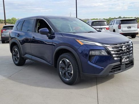 Used 2024 Nissan Rogue SV AWD/4WD image 4