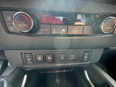 Used 2022 Nissan Frontier SV AWD/4WD image 15
