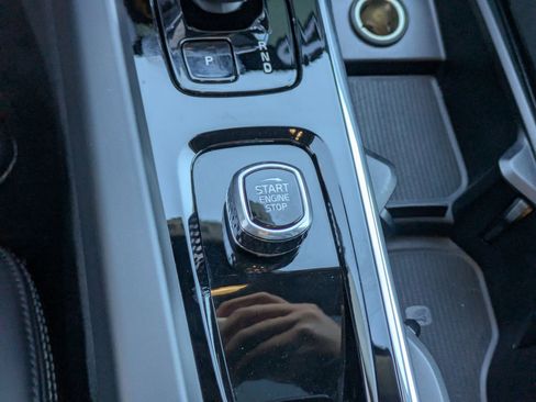 Certified 2024 Volvo XC60 T8 Ultimate w/ Protection Package Premier image 19