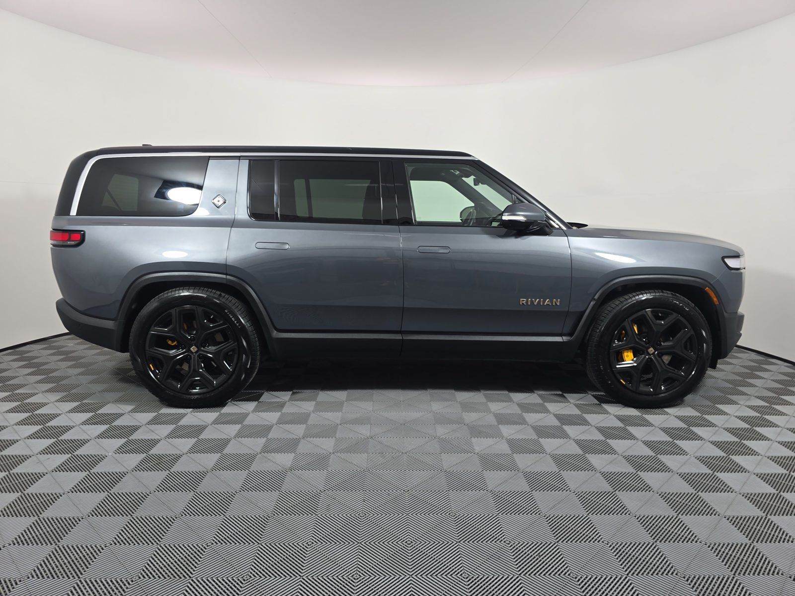 Used 2022 Rivian R1S Launch Edition Quad AWD/4WD image 6