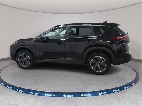 Used 2025 Nissan Rogue SV image 9