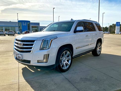 Used 2017 Cadillac Escalade Premium Luxury image 3