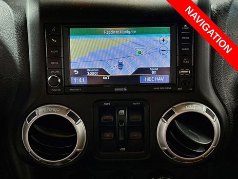 Used 2018 Jeep Wrangler Unlimited Sahara w/ Connectivity Group AWD/4WD image 13
