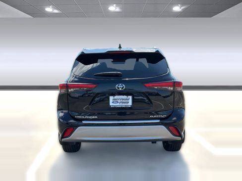 Used 2022 Toyota Highlander Platinum image 10
