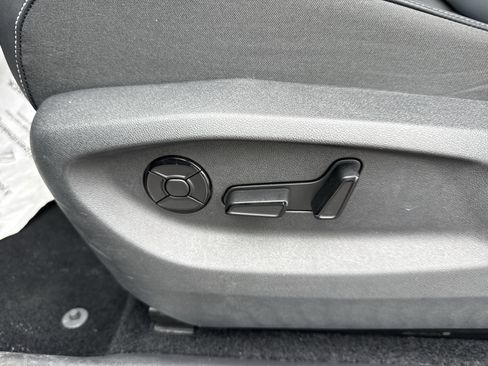 Used 2026 Volkswagen Tiguan SE FWD image 14