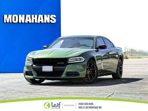 Used 2020 Dodge Charger SXT w/ Blacktop Package RWD image 1