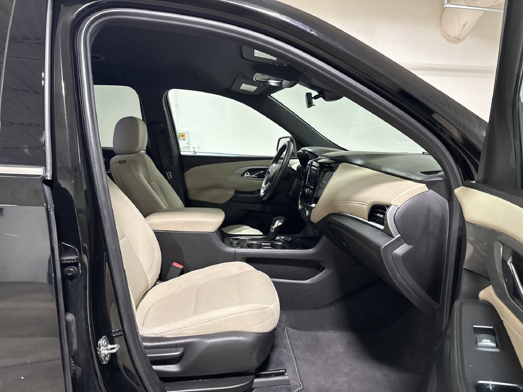 Used 2022 Chevrolet Traverse LS FWD image 21