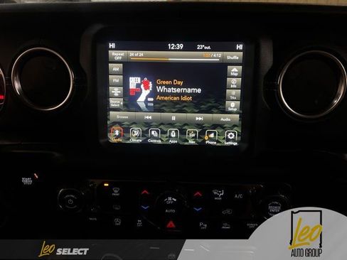 Used 2022 Jeep Wrangler Unlimited Sahara w/ Safety Group AWD/4WD image 16