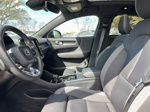 Certified 2023 Volvo C40 Recharge Core image 9