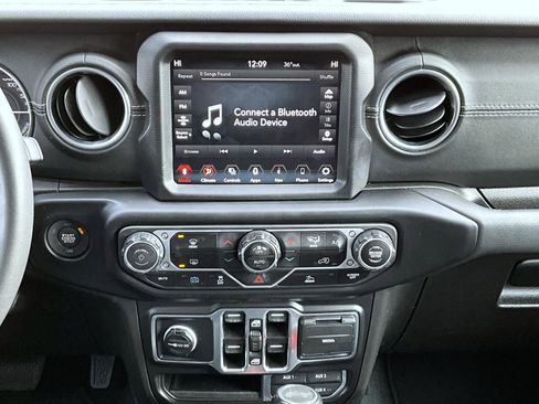 Used 2023 Jeep Wrangler Unlimited Sahara image 13