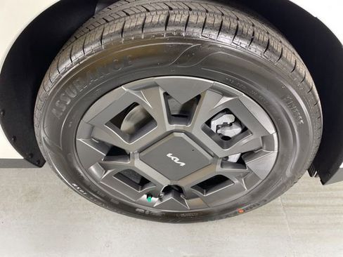 New 2026 Kia Carnival EX image 11