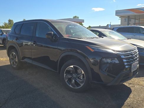Used 2025 Nissan Rogue SV FWD image 2