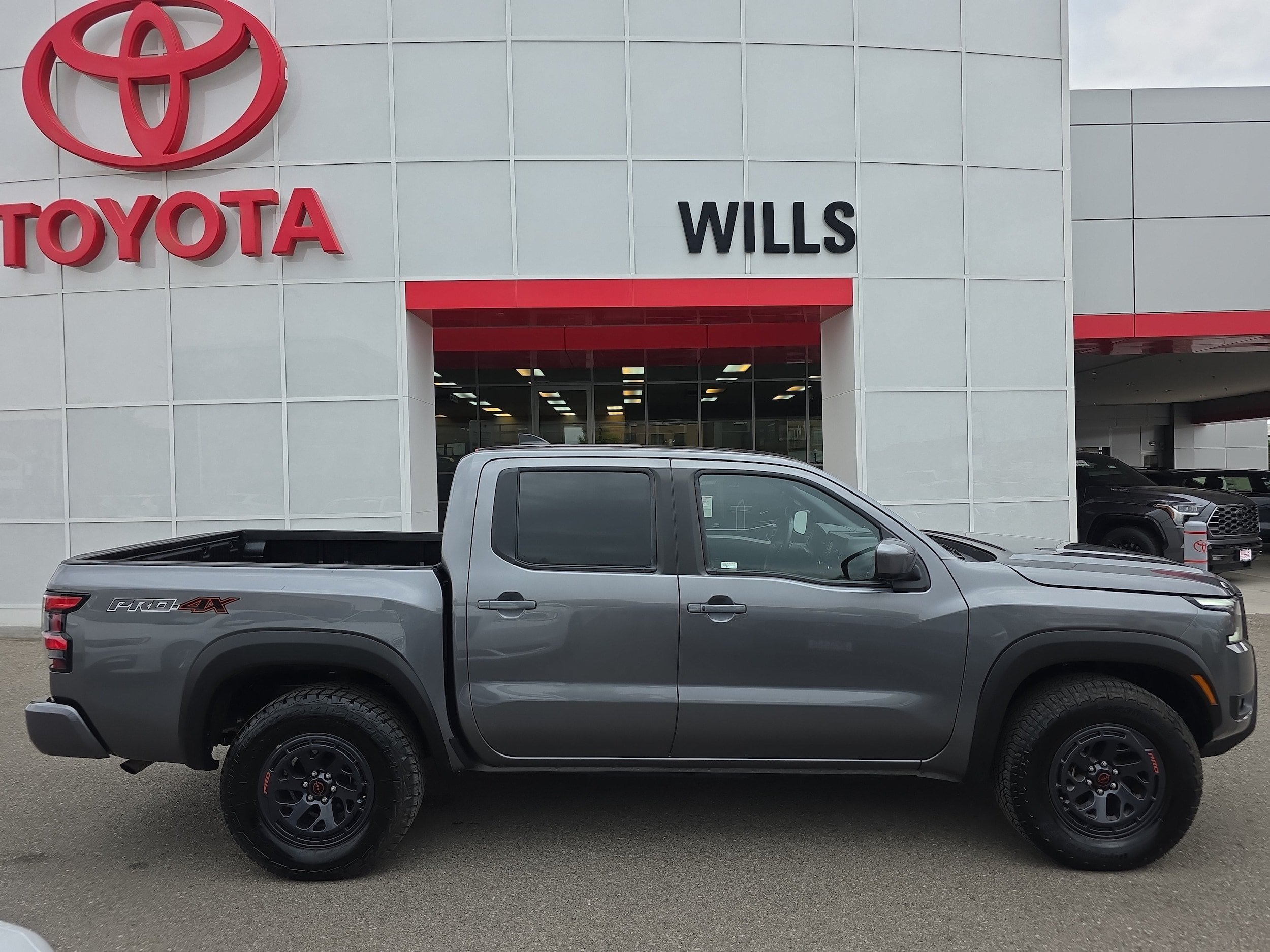 Used 2026 Nissan Frontier PRO-4X AWD/4WD image 1