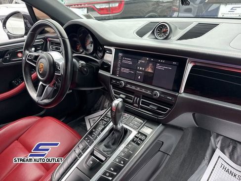 Used 2021 Porsche Macan S image 32